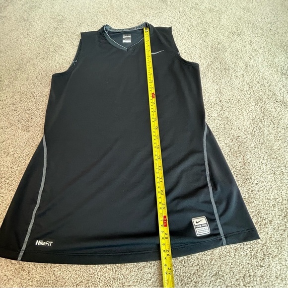 NIKE Pro women’s black athletic V-neck tank top Sz M 8-10 - Picture 10 of 11